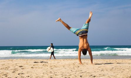 Photo by Pixabay: https://www.pexels.com/photo/man-doing-hand-stand-414012/
